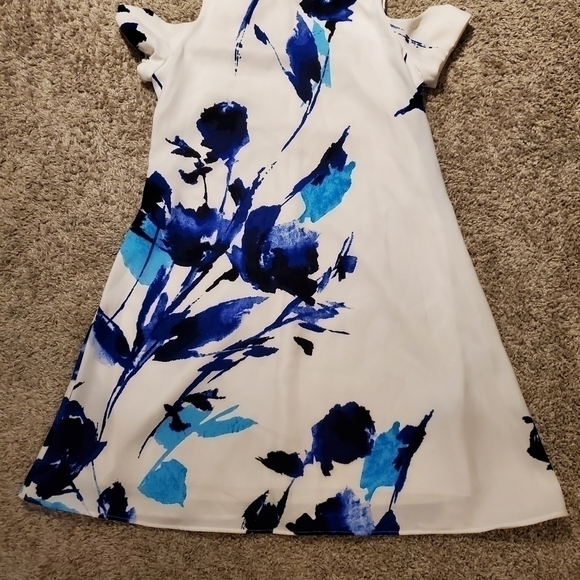 Floral cold shoulder petite dress - Picture 3 of 13